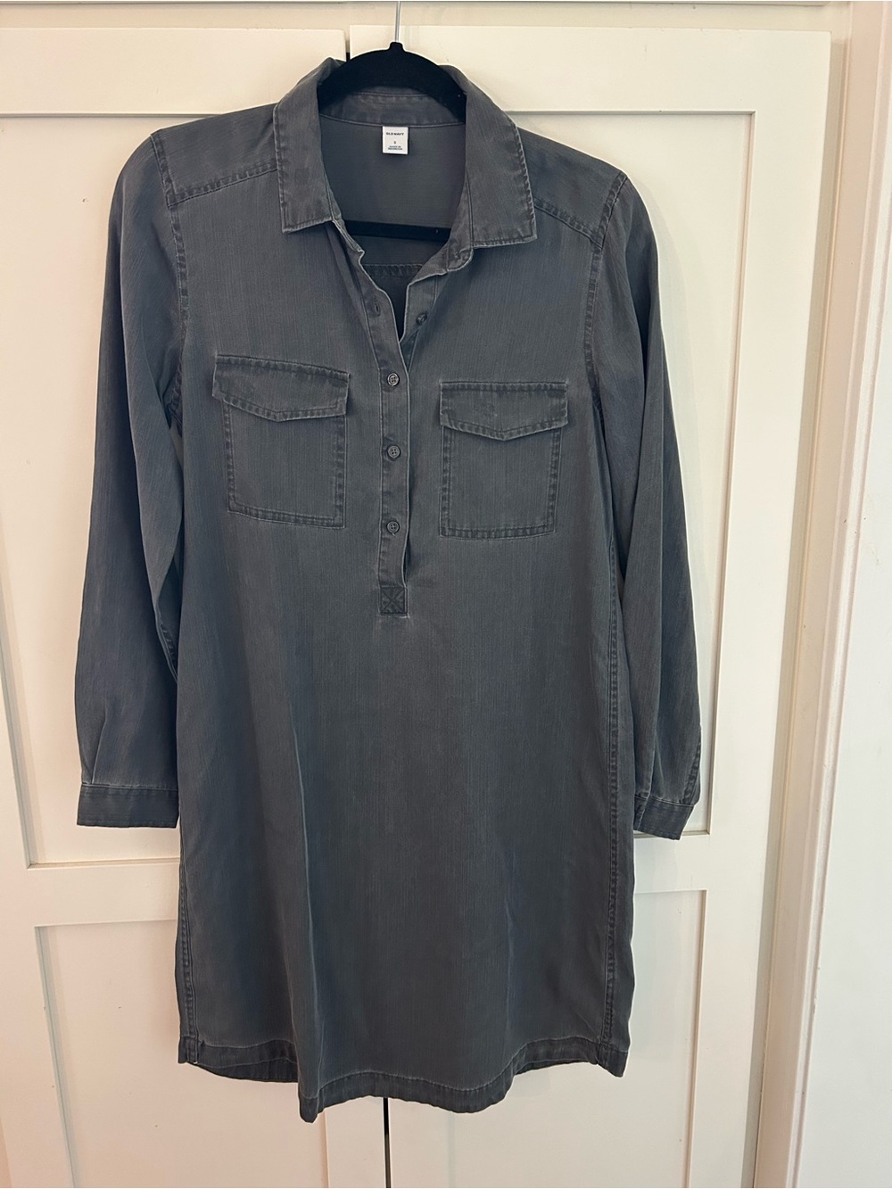 Old Navy Charcoal Gray Button-Front Shirt